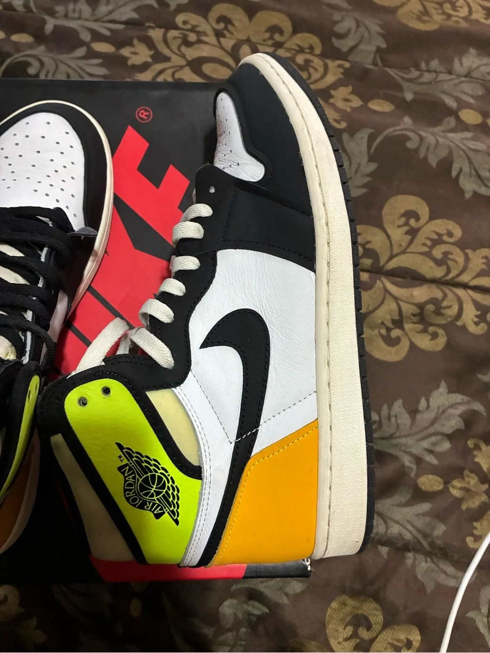 Air Jordan 1 Retro High-Top Men’s Sneakers in White, Black & Yellow